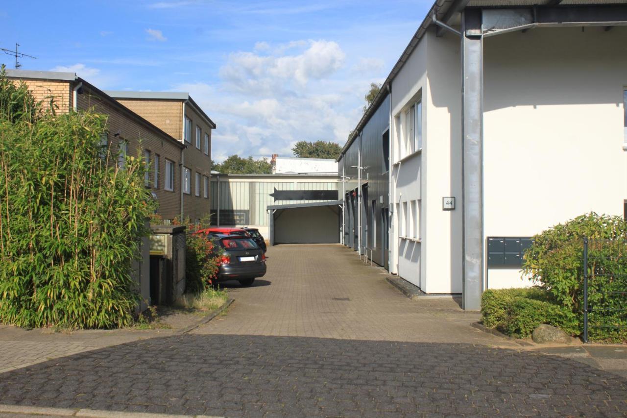 R B Apartment Am Airport Hamburg - 1-4 Personen - Kueche - Smart Tv - Waschmaschine - Perfekt Fuer Geschaeftsreisende Oder Familien エクステリア 写真